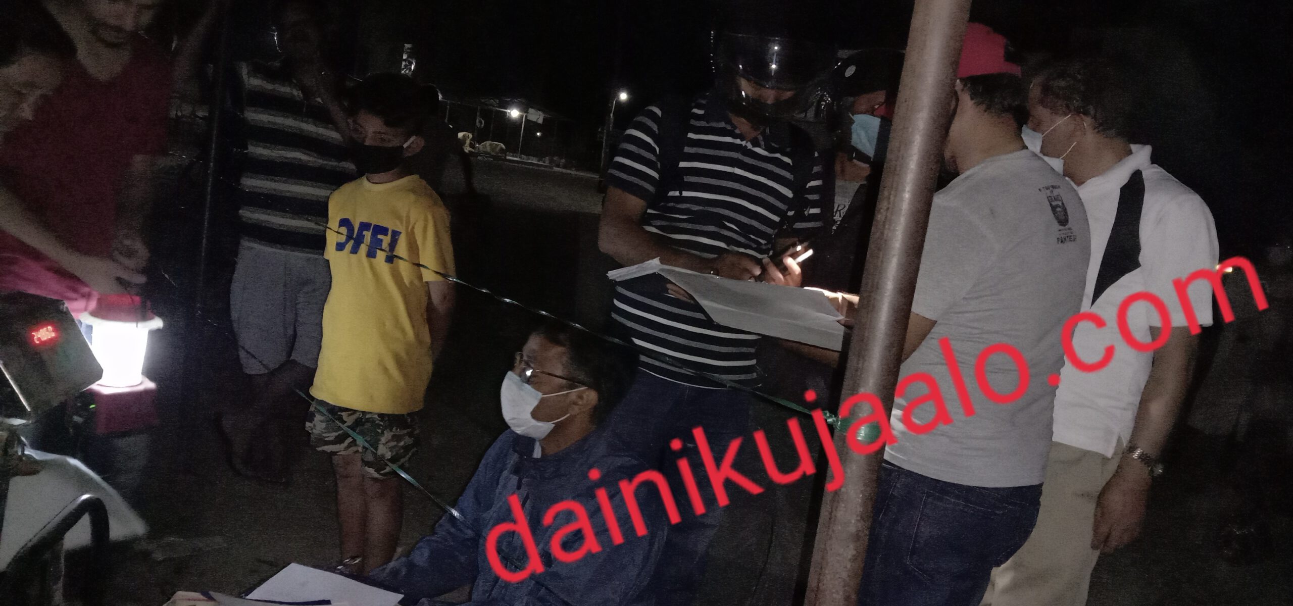 मूल्य सुची नराखेकाे तथा बढी मूल्यमा तरकारी बेचेको भेटेपछि दुई पसल कार्वाहीमा।