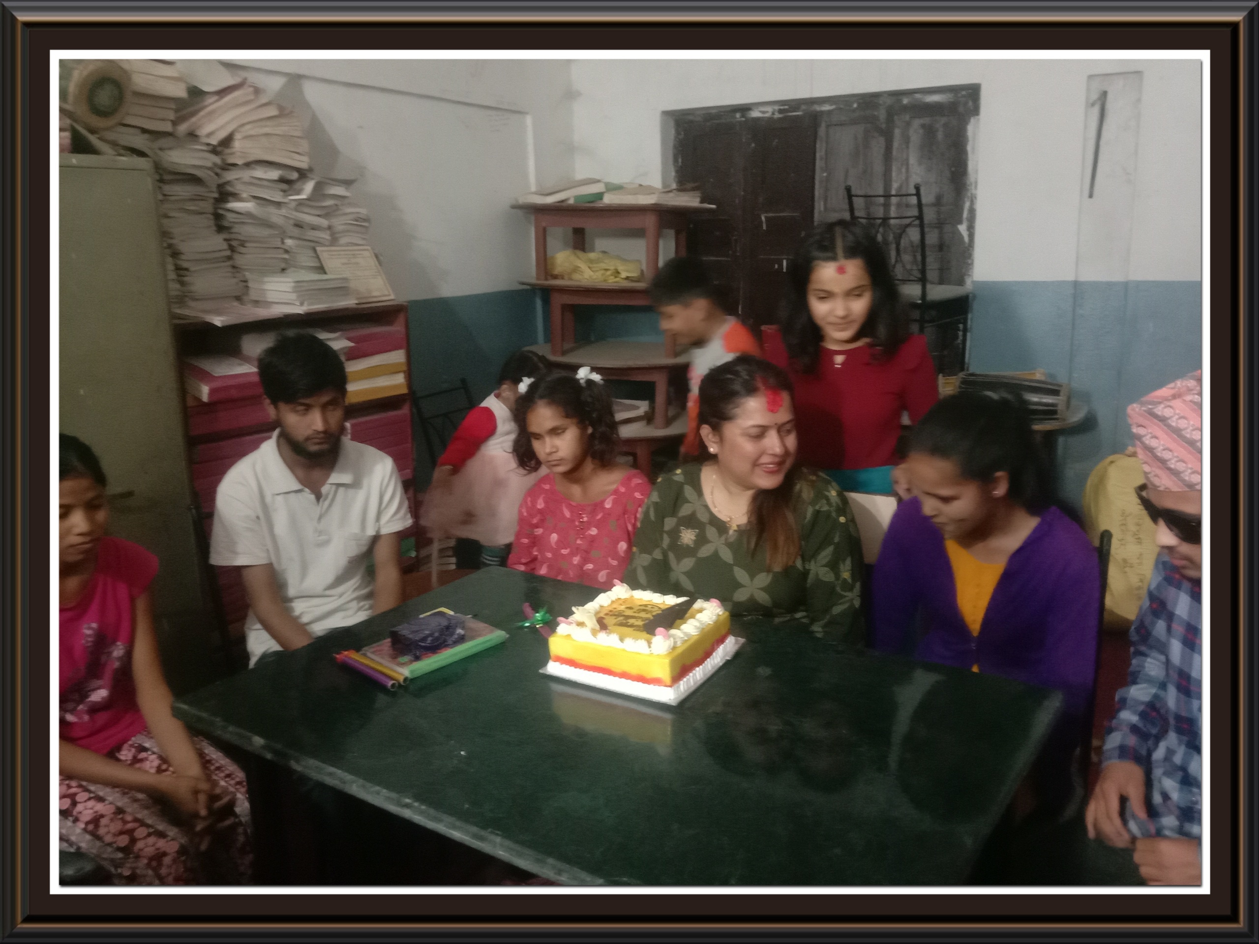 दृष्टिविहीनसंग मनाइन संगिताले आफ्नाे जन्मदिन