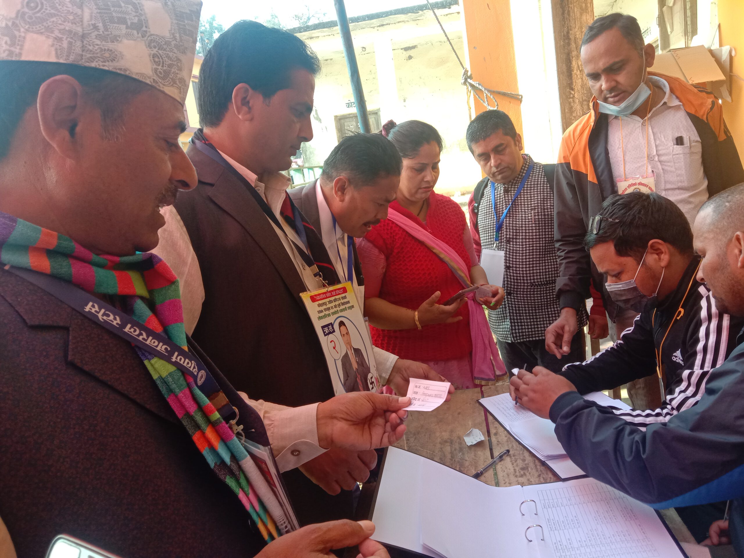काेहलपुर व्यापार संघकाे मतगणना राति १० बजेबाट