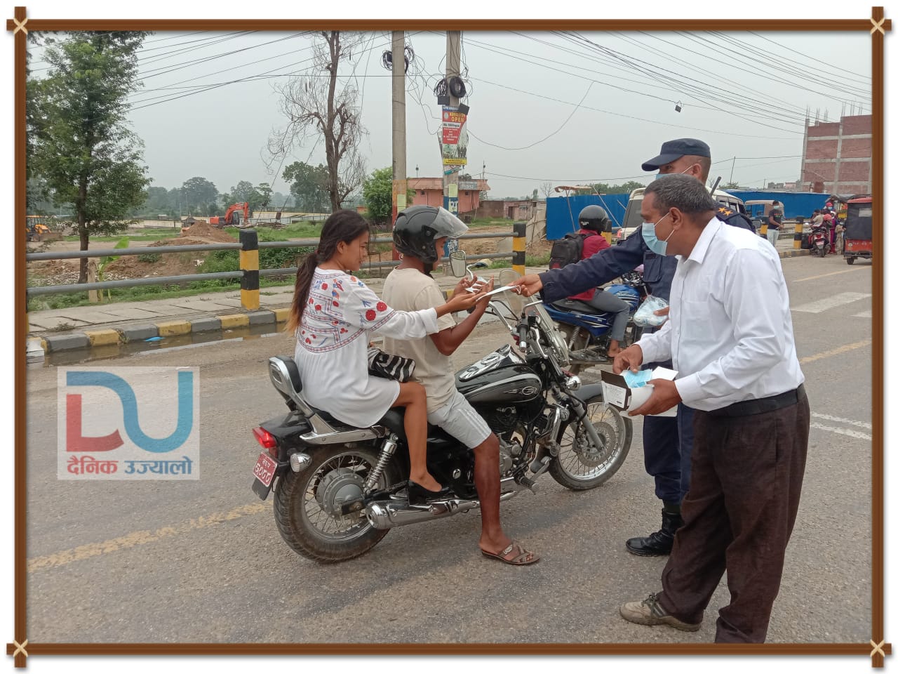 एस.डि.एफ. बाँकेद्वारा काेहलपुरमा मास्क वितरण