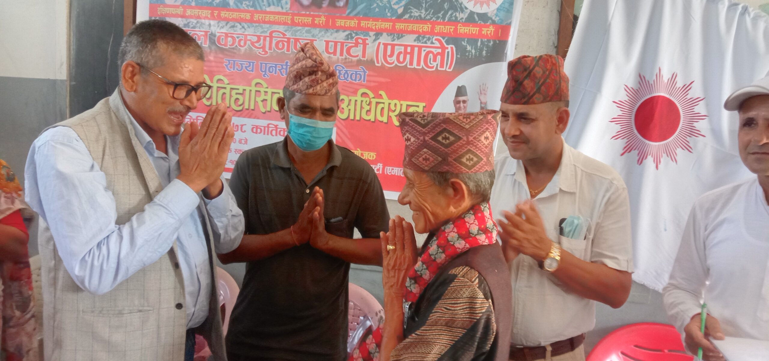 एमाले काेहलपुर १० काे वडा अधिवेशन : ज्येष्ठ नागरिकलाई सम्मान