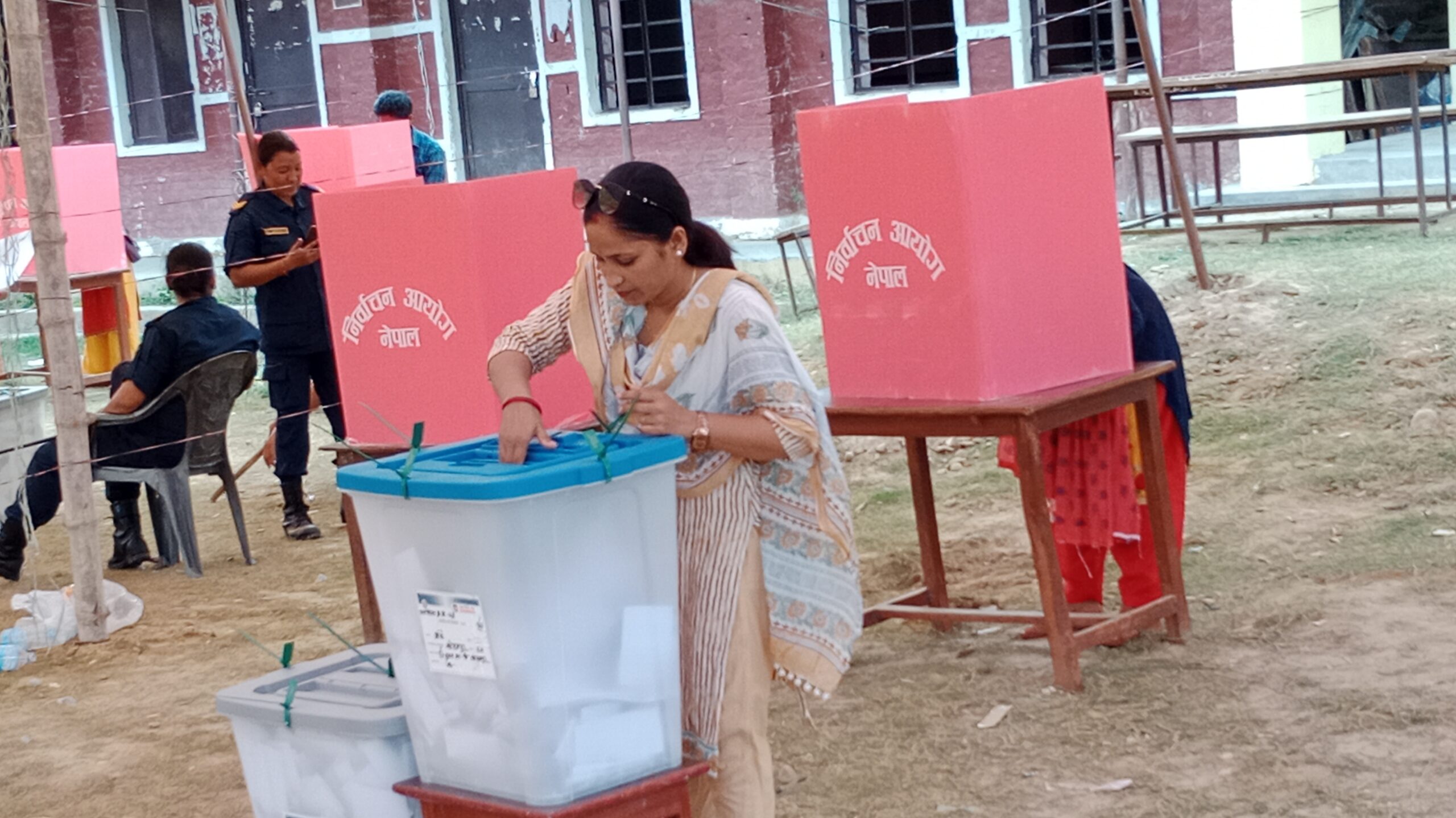 प्रतिनिधि तथा प्रदेश सभा निर्वाचन :-  बिहान ७ बजेदेखि मतदान